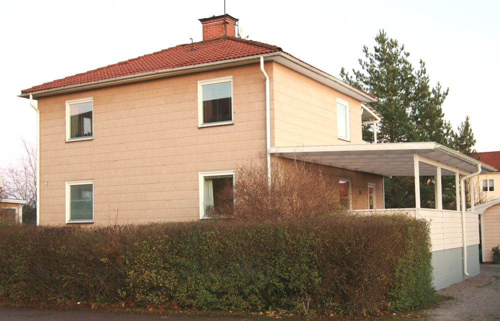 Byggnaden med fasad mot Kålgårdsgatan.