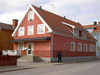 Byggnadens gavel mot Kålgårdsgatan och långsida mot Kungsgatan.