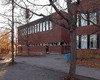 Stockholm, Bredäng, Barnavännerna 1, Frimurarvägen 17-31. 

Gymnastikhallen sedd från nordost. Till höger i bild huvudbyggnaden.