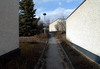 Tensta, Sörgården, Spångakyrkväg.

Gångväg genom kvarter. Gavlarna är i kontrast till långsidorna genomgående helt eller nästan helt fönsterlösa. 

 
 

 

 


 



