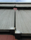 Detalj av fasad. Betongelementen är fästade vid den rödmålade betongstommen med vinkeljärn av stål. 


SAK07201 Sthlm, Tensta, Bränninge 7, Taxingegränd 4, från sydväst




















