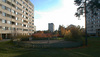 Stockholm, Bredäng, Gröna Stugan 2, Gröna Stugansväg 1-23 (udda Nr).

Gård med lekplats. Hit vetter husens balkongsidor.

