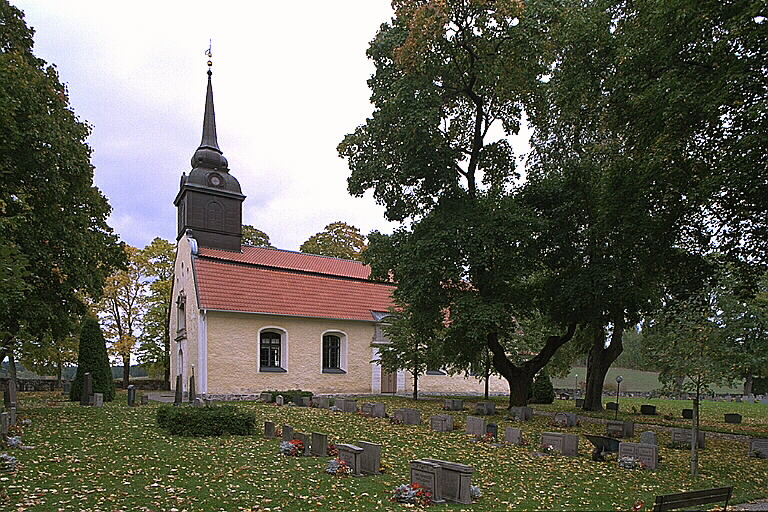 Lerbo kyrka från söder