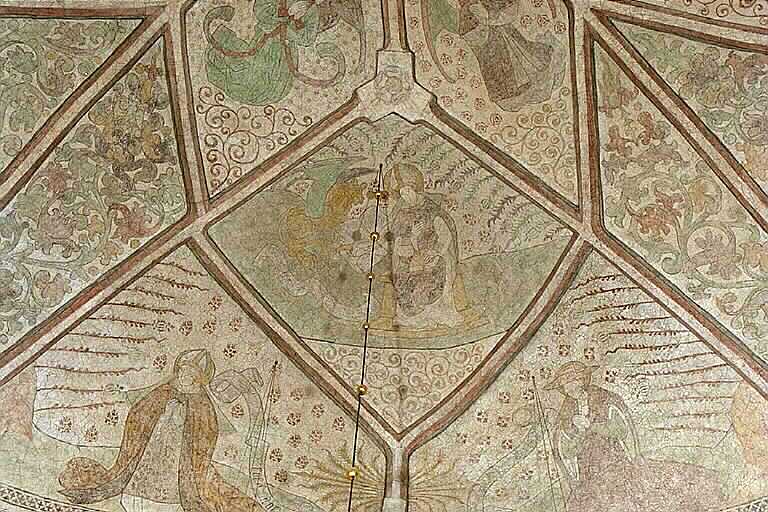 Nederluleå kyrka, kalkmålning i korvalvet i mitten evangelisten Markus med sin symbol lejonet, t.v. kyrkofadern Ambrosius, t.h. kyrkofadern Hieronymus.