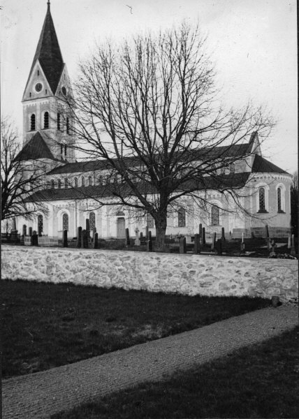 Bräkne-Hoby kyrka från sydöst