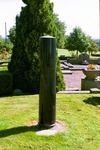 Pelarformad gravsten på Sjogerstads kyrkogård. Negnr 02/153:08.jpg