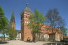 Helga Trefaldighetskyrkan från sydväst, med Uppsala domkyrka i bakgrunden.