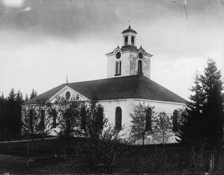 Rengsjö kyrka från sydöst.