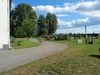 Kyrkogårdens södra sida.