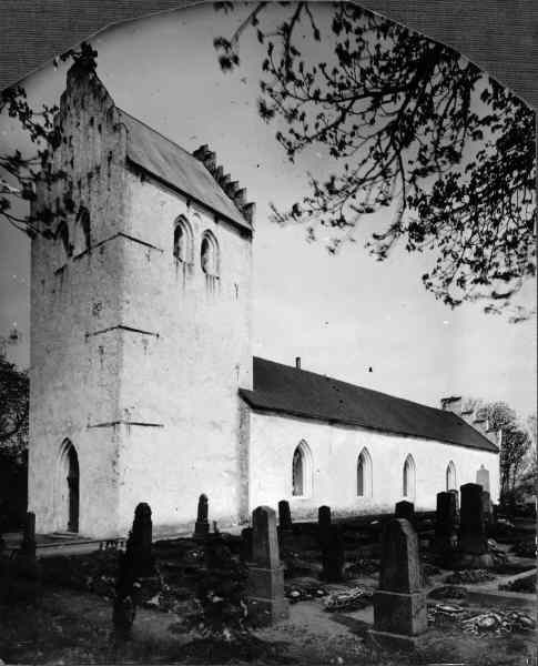 Barkåkra kyrka mot sydväst