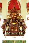Altaruppsatsen, överförd från gamla kyrkan. 