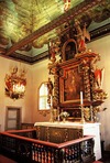 Altaret med den praktfulla altaruppsatsen, tillverkad 1683 av Marcus Jäger, målad av Johan Hammer. 