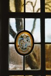 Glasruta från kabinettsfönster i Fridenes gamla kor. Neg.nr. 03/236:06. JPG.