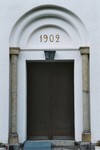 Ingången till Suntaks nya kyrka. Neg.nr. 04/308:10. JPG. 