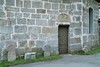 Svampformade gravstenar vid Velinga kyrka. neg.nr. 04/197:06. JPG. 