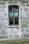 Fönster på Velinga kyrka med rester av igenmurad sydport. Neg.nr. 04/197:07. JPG. 