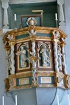 Predikstolskorg i Utvängstorps kyrka med skulptural dekor av Jöns Lindberg. Neg.nr. 04/175:07. JPG.
