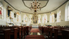 De många målade fönstren, formgivna av Reinhold Callmander, sätter stark prägel på kyrkorummet.