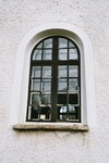Långhusfönster i Låstads kyrka. Neg.nr 04/238:21.jpg