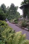 DBW, De badande vännernas botaniska trädgård. Till höger; Floras tempel.
