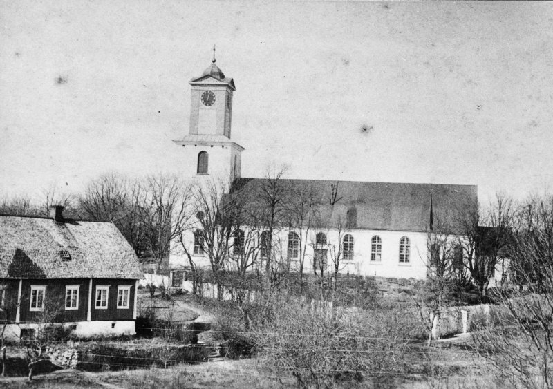 Jämjö kyrka från söder. Foto efter ombyggn. 1832-33 och före rest. 1926.	
