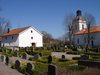 Den gamla kyrkogården och S:t Olofs kapell från sydväst.