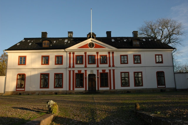 Stora Eks herrgård, Corps-de-logi , fasad mot väster.