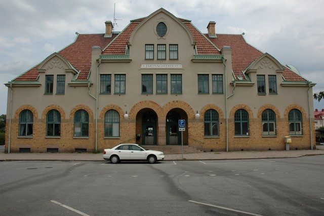 Mariestads järnvägsstation, fasad mot väster.