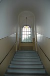 Skara stifts- och landsbibliotek, trapphus mellan bottenvåningen och övervåningen.