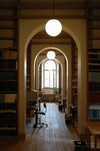 Skara stifts- och landsbibliotek, övervåningens södra rumsfil.