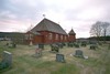 Nösslinge kyrka med omgivande kyrkogård.