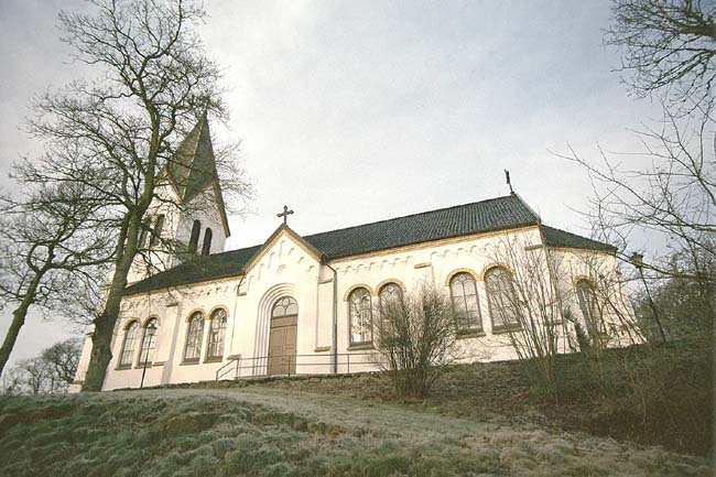 Frillesås kyrka sedd från söder.