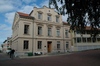 Byggnaden klassicistiska stil tillkom i samband med ombyggnaden till hotell i slutet på 1860-talet