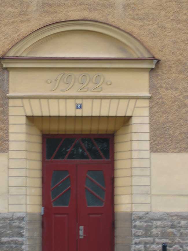 domherren 10, Västermalm-överdel portal Varnhemsgatan