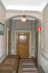 Sveneby herrgård, korridor på övervåningen med gästrum och tillhörande betjäntrum. 