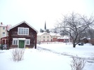 Mårten Ulfssons hus, Vadstena. Det timrade gårdshuset på Nunnan 2. Vy från sydost med Klosterkyrkans spira i bakgrunden