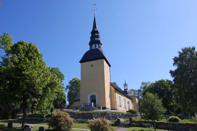Björnlunda kyrka och omgivande kyrkoanläggning