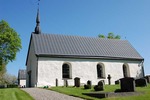 Sättersta kyrka, kyrkoanläggningen från söder