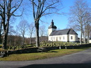 Hölö kyrka och gamla delen av kyrkogården