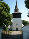 Oppeby kyrka från väster.