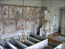 Vy över delar av kyrkans kalkmålningar. Kalkmålningarna togs fram vid 1940-års restaurering
och utfördes någon gång under 1600-talet.