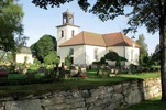 Svenarums kyrka och kyrkogård.