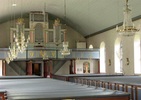 Reftele kyrkas interiör sedd från koret. Orgelfasaden från 1844 års Söderlingorgel i renodlad
empirestil.