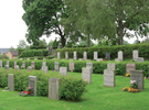 Västra delen av C med likartade vårdar, somliga ritade av kyrkogårdsarkitekt G
V Walberg själv.