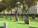 Kvarter D i kyrkogårdens sydöstra hörn med låga vårdar från mellan- och
efterkrigstid.
