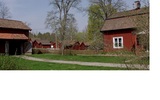 Fläckebo komministergård, vars huvudbyggnad uppfördes 1759, västra flygeln på 1840-talet. 
Digitalfotografier Rolf Hammarskiöld
