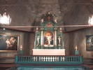 Hällefors kyrka, interiör, kyrkorummet, koret med altare. 

Altaruppsatsens och altarringens färgsättning från slutet av 1800-talet rekonstruerades på 1980-talet. 