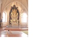 Interiör, kyrkorummet, koret med altare.

Altaranordningen i praktfull barock är utförd i flera etapper och härstammar från den gamla kyrkan. Underdelen med infälld altartavla som avbildar Jesu dop skänktes till kyrkan 1711, och har övertagits från gamla kyrkan. Änglarna på sidorna tillkom 1736. Överstycket, som avviker stilmässigt, tillfördes 1751. Det omfattar en medaljong med en förgylld Kristusbild på blå bakgrund, bladverk, stående änglar och sittande putti samt kröns i sin överdel av ett kors. Altarprydnaden är övervägande barock till stilen, med marmoreringar och förgyllda sniderier och figurer. 
