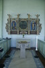 dopplats med den nya dopfunten och den gamla altaruppsatsen från den äldre kyrkan.