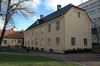 Byggnaden uppfördes som fortifikationens kontorshus efter ritningar av B W Carlberg
